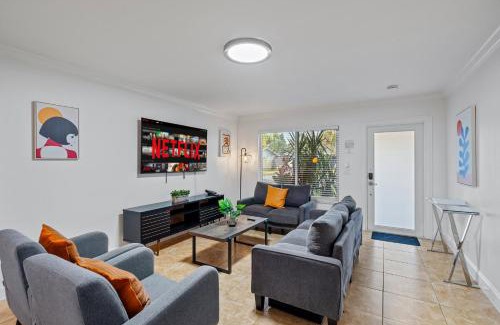 Palm Aire Village West House | 4BR with Private Pool and Game Room - Prime Location