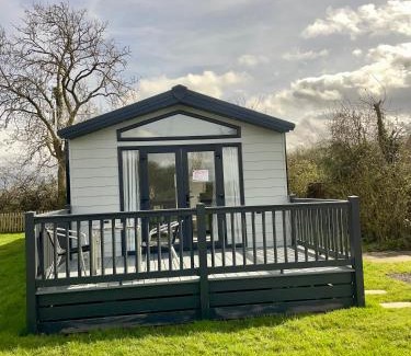 East Drayton Ski Chalet | 4Guests-2Bedroom-WiFi-Tv