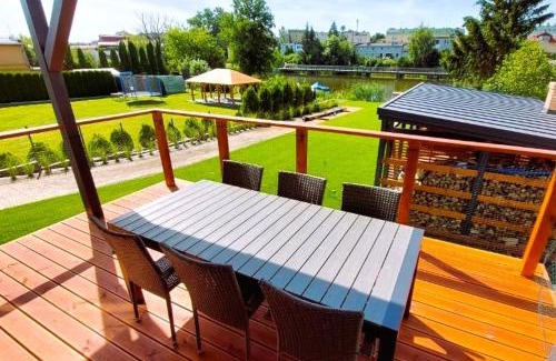 Ilawa Apartment | 4jeziora - prywatny dostęp do rzeki, pomost, ogrodem, wiata grillowa, rowerek wodny, kajaki i SUP w cenie, parking, psiaki dozwolone