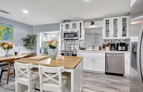 Miramar House | 4mi to Hard Rock Stadium, 9mi to Hollywood Beach and Full Patio