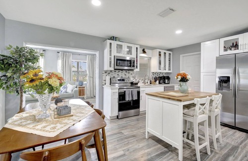 Miramar House | 4mi to Hard Rock Stadium, 9mi to Hollywood Beach and Full Patio