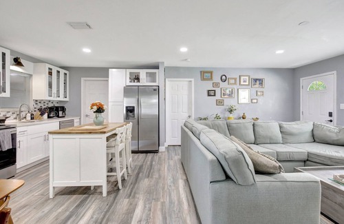 Miramar House | 4mi to Hard Rock Stadium, 9mi to Hollywood Beach and Full Patio