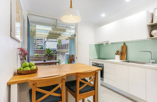 Haymarket Apartment | 4mins walk to Central! Unique 2 Bed Terrace Home