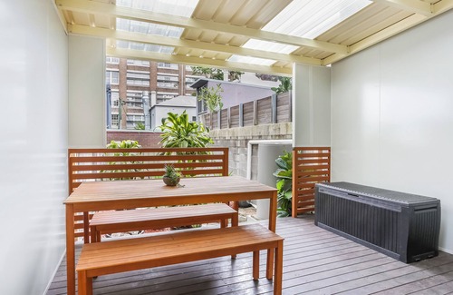 Haymarket Apartment | 4mins walk to Central! Unique 2 Bed Terrace Home