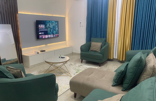 Abuja Apartment | 4minutes from Aso Rock Villa, King Bed, 3-bedroom apartment, Chef, Outdoor Games