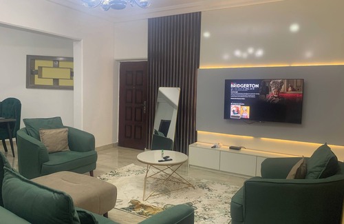 Abuja Apartment | 4minutes from Aso Rock Villa, King Bed, 3-bedroom apartment, Chef, Outdoor Games