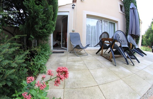 Taillades Cottage | 4pers air-conditioned gite with heated pool at Les Taillades in the Luberon