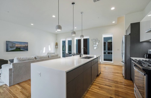 Cedars House | 4story townhome with rooftop patio view of Skyline!