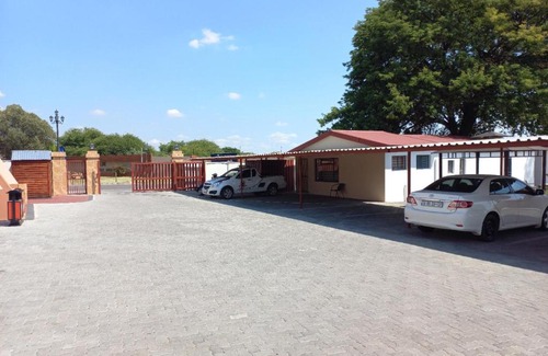 Rustenburg Hotel | 4th Avenue Themepark & Lodge