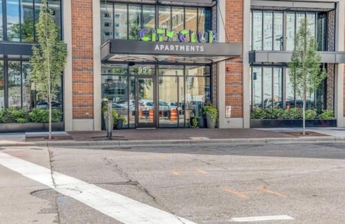 Downtown Minneapolis Apartment | 4th Floor 2BR Gym Pool 1 mi to US Bank