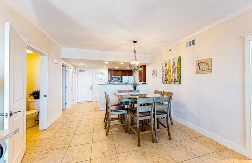 Fort Walton Beach Condo | 4th-floor beach-chic condo at waterscape - waterfall & lazy river