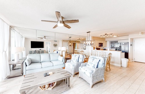 Holiday Isle Condo | 4th Floor Comfortable bay view Condo, Beach setup & bicycles included