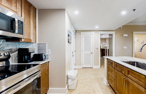 Fort Walton Beach Condo | 4th Floor Condo At Waterscape Children's Playground, 2 Hot Tubs
