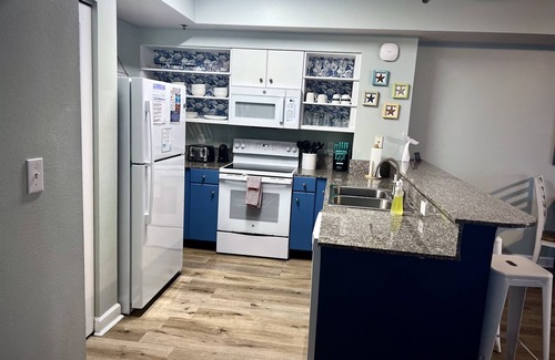 Panama City Beach Condo | 4th Floor - Same Floor Reserved Parking - Beach Service - View of Pool and Beach