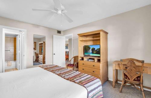 Park Shore House | 4th Floor Updated Condo