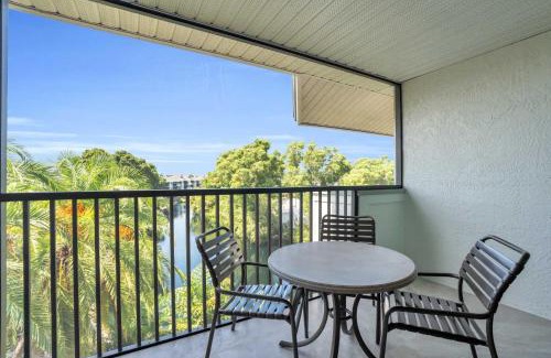 Park Shore House | 4th Floor Updated Condo