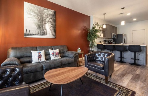 Downtown Louisville Apartment | 4th Street Suites - Serene King Bed Suite
