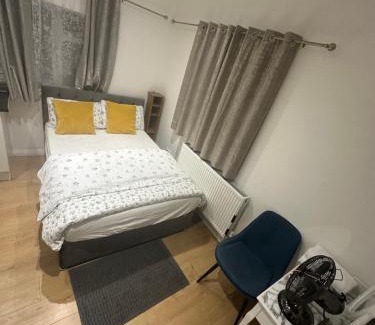 Downham Apartment | 4TH Studio Flat With Private Own Bathroom A London Luxury Family Home Setup and furnished With Double Bed plus A Double Futon-Sofa Bed A Single Futon Bed A Baby Cot and Garden and Free Parking