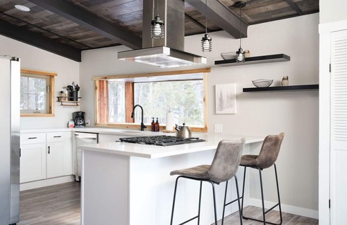 Black Hawk Cabin | 4WD pet friendly 3 BR with hot tub & views