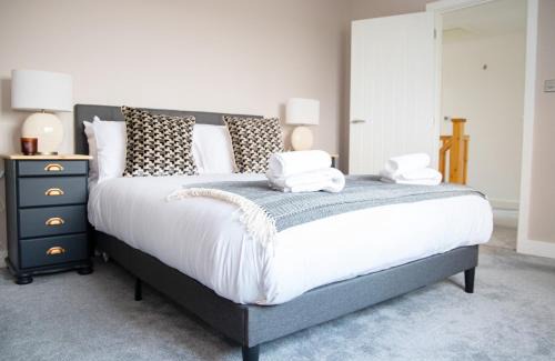 Stow Bardolph Apartment | 4x Bed Luxurious Home With a View