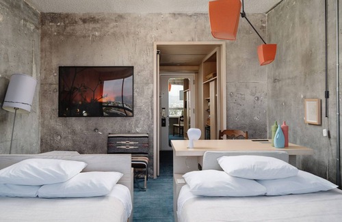 Wilshire Center Hotel | 4x High-level Hollywood Hills View Double at The LINE Hotel Los Angeles!