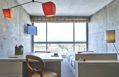 Wilshire Center Hotel | 4x High-level Hollywood Hills View Double at The LINE Hotel Los Angeles!