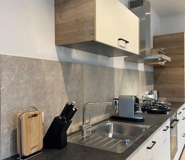Ebersberg District Apartment | 4YOUnic Billard * 2 BR * 75-Zoll TV * Boxspringbett