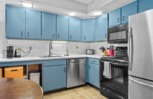 Mendon Condo | 5-15 Minutes from Mountains, Balcony, Fireplace, Fast Wifi