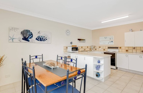 Tweed Heads Apartment | 5/18 Endeavour Parade Absolute riverfront in central Tweed Heads Wi-Fi Included