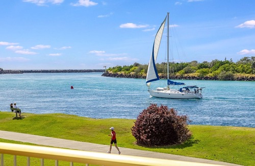 Tweed Heads Apartment | 5/18 Endeavour Parade Absolute riverfront in central Tweed Heads Wi-Fi Included