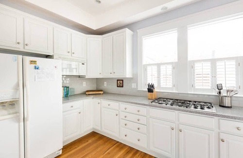 Midtown House | 5/5 Historic Midtown Craftsman Home w/Jacuzzi