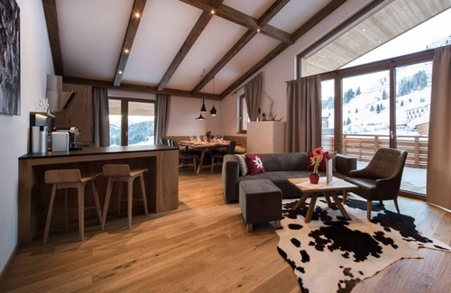 Steeg Apartment | 5-8 person chalet - Lux Alp Chalet
