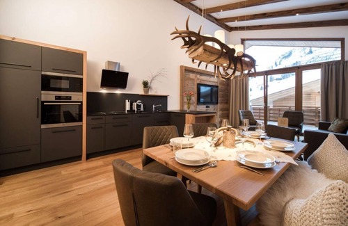 Steeg Apartment | 5-8 person chalet - Lux Alp Chalet