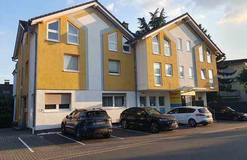 Zwingenberg Apartment | 5 ABM apartments for up to 10 people or more Apartments for 42 people