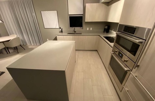 Hallandale Beach Condo | 5 🏙AMENITIES + LUXURY CONDO IN THE SKY