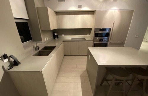 Hallandale Beach Condo | 5 🏙AMENITIES + LUXURY CONDO IN THE SKY