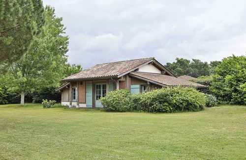 Saint-Julien-en-Born House | 5 B&B suites in a 5-hectare private park.