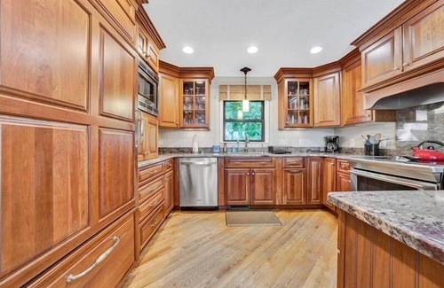 Huddleston House | 5 Bathrooms, 2 Flex Rooms, 3 Bathrooms! Sandy Beach, Pet Friendly, Hot Tub, Fire Pit & Wifi! Come V