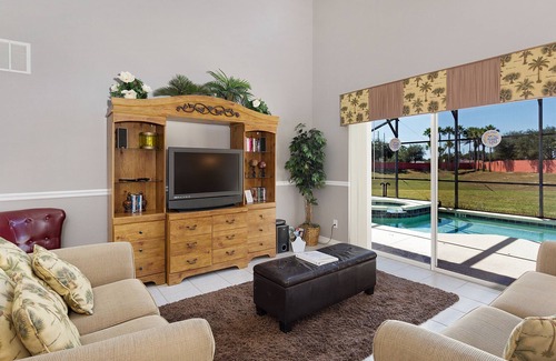 Solana Villa | 5 bd 4 bth sleeps 10, close to Disney, gated community, private pool & spa!