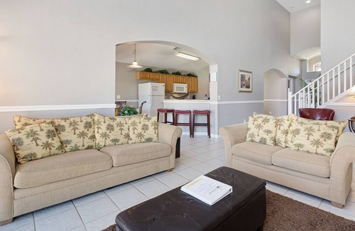Solana Villa | 5 bd 4 bth sleeps 10, close to Disney, gated community, private pool & spa!