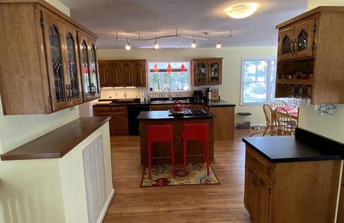 Henrico House | 5 Bdr/4 Bath on quiet inlet with huge screened in porch