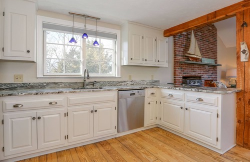East Orleans House | 5 Bdrms - 5 Mins to Nauset, Hear the Atlantic from the Screened-in Farmers Porch