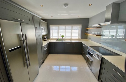 Constantine Bay House | 5 bed, 3 bath detached holiday home close to Constantine Bay beach with parking