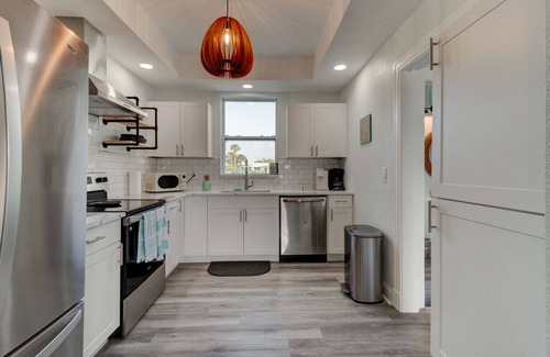 River Ridge Estates House | 5 bed 4 bath pool table, fire pit, walk to beach