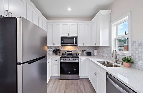 Greater East End House | 5 bed Artsy house minutes to Downtown!