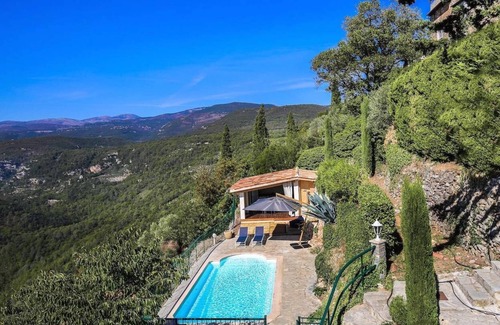 Saint-Cezaire-sur-Siagne Villa | 5 bed villa in Provence with pool & outdoor kitchen