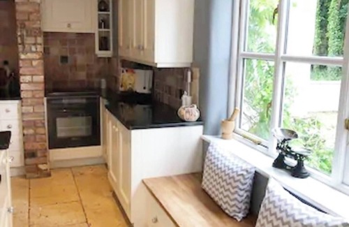 Kingston St Mary House | 5-Bed Home - Sleeps 12, Pool, Garden & Play Area