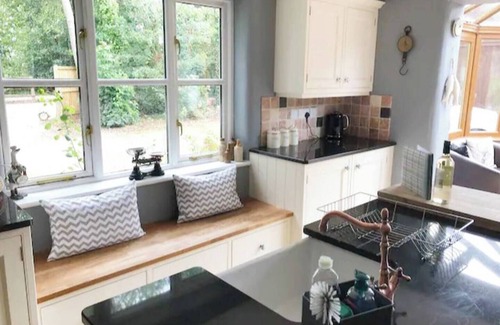 Kingston St Mary House | 5-Bed Home - Sleeps 12, Pool, Garden & Play Area