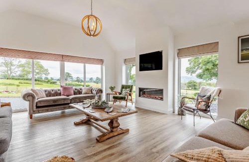 Hendrerwydd House | 5 Bed in Ruthin 86009