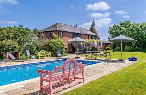 Abbess Roding House | 5 Bed in Smarden 76428